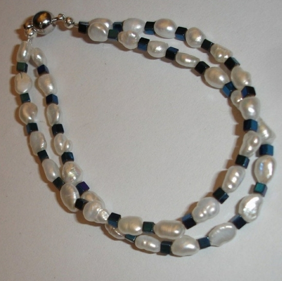 🔥 Blessed Moon Artifacts Petite Pearl Bracelet - Picture 4 of 6